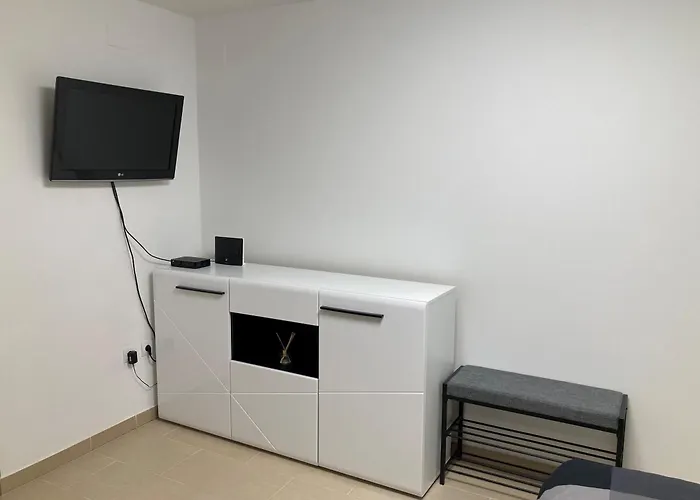 Cozy Studio Apartment Varos